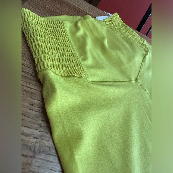 OFFLINE By Aerie Real Me Smocked Legging size medium chartreuse - Picture 6 of 12